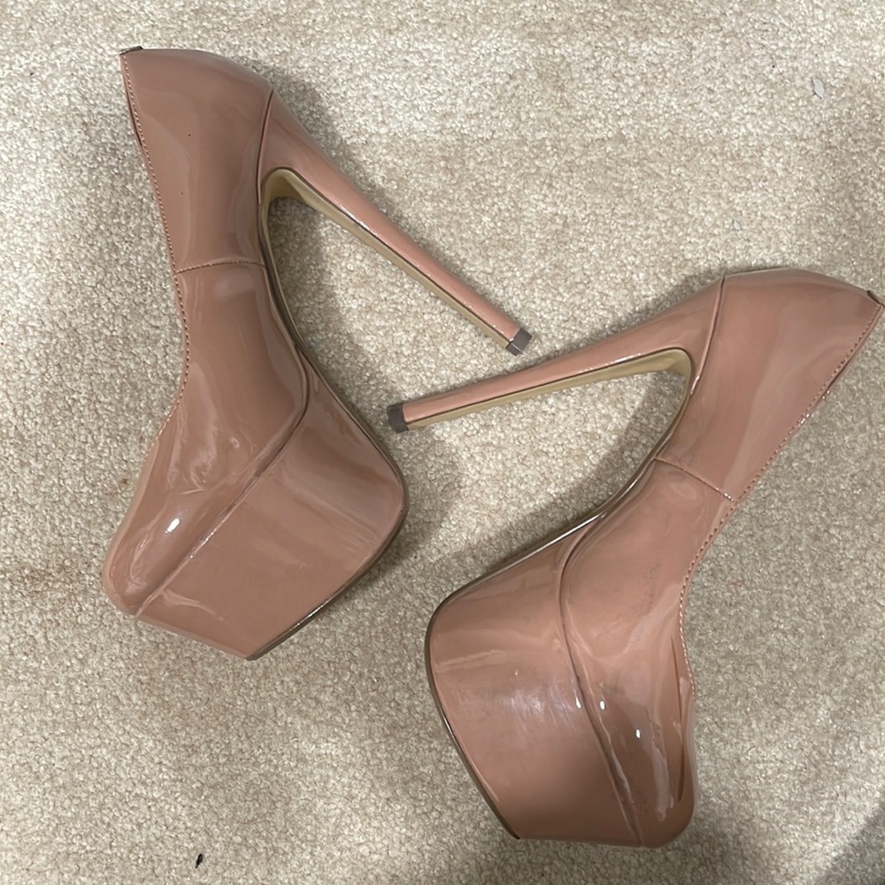 Steve Madden Nude Leather Pump
